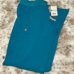 FIGS NWT Kade Cargo Scrub Pant- Teal in XS.